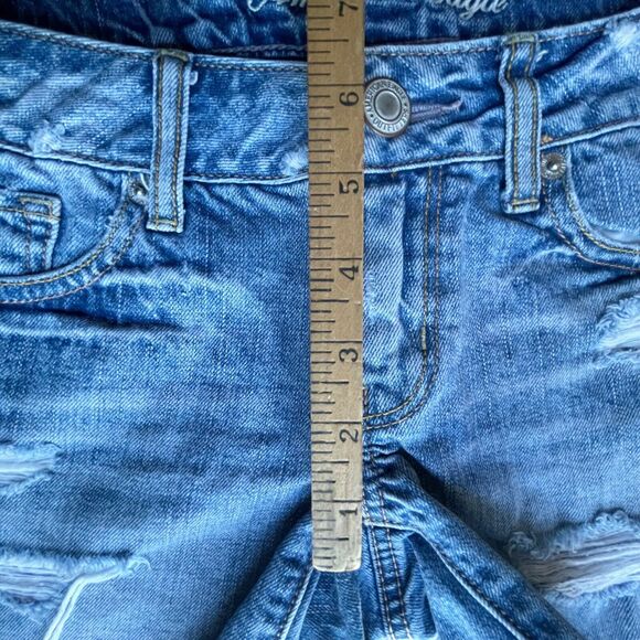 American Eagle Sz 2 Womens Denim Distressed Destructed Denim Shorts Light Wash - Picture 9 of 10